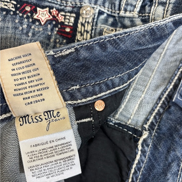 Miss Me Cuffed Red White and Blue Star Shorts in Size 29 - Picture 3 of 12